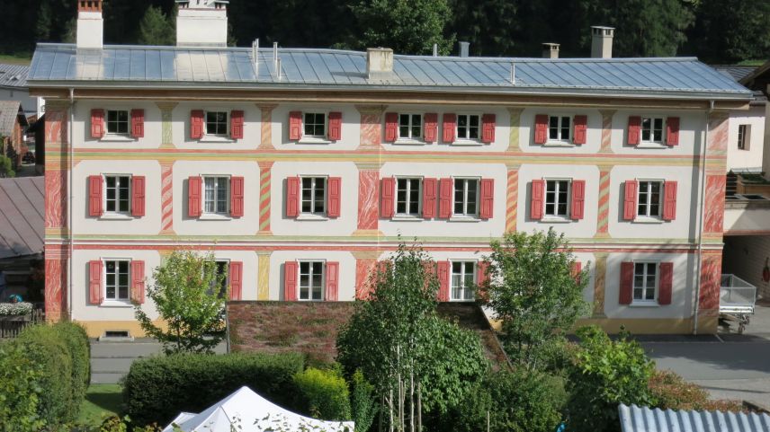 Die Chasa Flurin in Lavin wird per Ende Jahr geschlossen (Foto: z. Vfg).