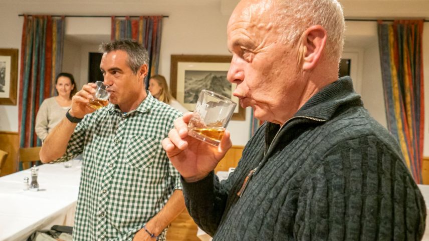 Bundesrat Ueli Maurer ist der Taufpate für den neuen Whisky «Bernina» der Swiss Alpine Spirits AG.