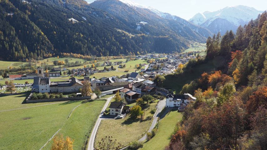 La radunanza cumünala dal cumün da Val Müstair ha acceptà il preventiv 2023 per scrutin (fotografia: David Truttmann).