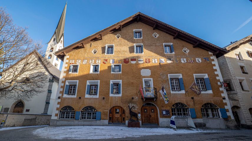 Das Hotel Crusch Alva in Zuoz hat eine Jahrhunderte alte Bausubstanz. Diese will die neue Besitzerschaft sichtbar machen.   Foto: Daniel Zaugg