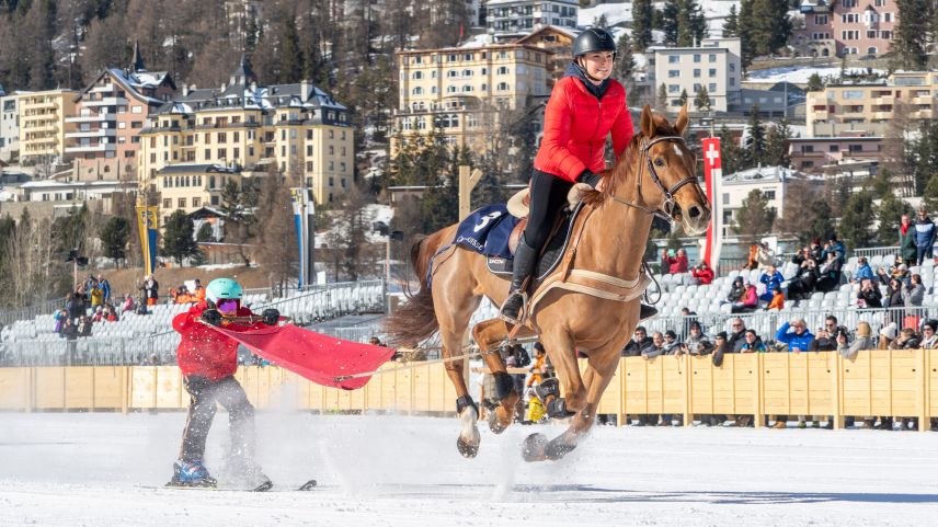 Andrin Gammeter gewinnt das Skikjöring der 9 bis 12-Jährigen.          Foto: Daniel Zaugg