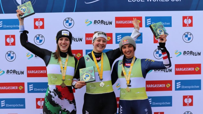 Bei den Damen gewann die Österreicherin Hannah Prock (rechts), die Italienerin Verena Hofer (links) und die Österreicherin Lisa Schulte teilten sich den zweiten Platz. Foto: z. Vfg