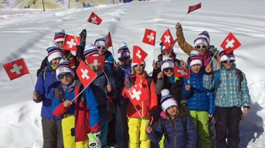 L’atmosfera unica al böt a Salastrains ha fat impreschiun als uffants da Ftan (fotografia: Evelina Lehner).