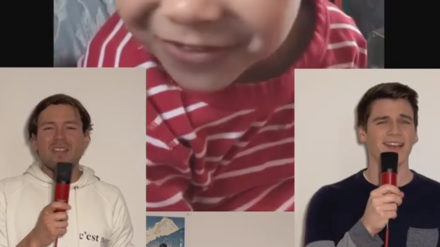 Gian Andri Janett (a schnestra) e Mauro Caflisch (a dretta) i’l video da «Three Little Birds» insembel cul mattin da quatter ans (fotografia: mad).