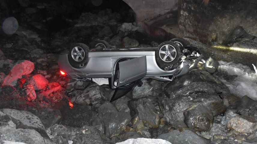 Glück im Unglück. Der Fahrer wurde bei dem Crash nur leicht verletzt.   Foto: Kantonspolizei Graubünden