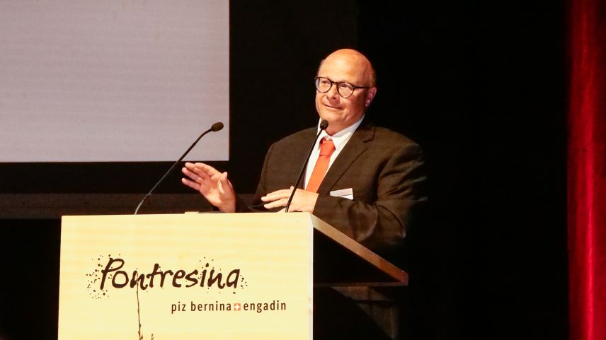 Banca Raiffeisen VR-Präsident Urs Reich verkündete stolz die Überschreitung der Milliarden-Grenze bei der Bilanzsumme. Foto: Jon Duschletta 