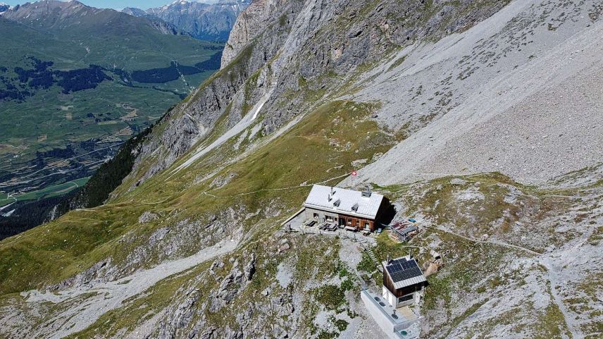 Die Chamonna Lischana ist eine Berghütte der Sektion Engiadina Bassa des Schweizer Alpen-Clubs und liegt südlich von Scuol auf einer Höhe von 2500 Metern am Fuss des Piz Lischana. Foto: CAS