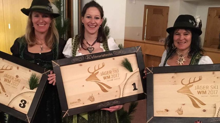 Silvana Stecher ist die neue Jäger Ski-Weltmeisterin 2017. Antonia Bergmeister und Rosa Kemenater, beide aus Südtirol, belegten den zweiten und dritten Platz (Foto: zVg).