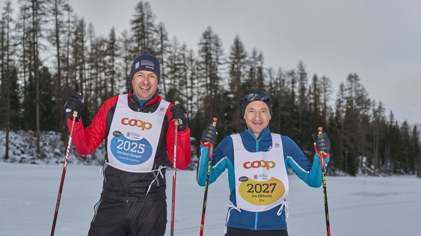 Menduri Kasper Geschäftsführer Engadin Skimarathon (links) und Ivo Dietsche Leiter Verkaufsregion Ostschweiz-Ticino freuen sich auf die Partnerschaft. Foto: z.Vfg