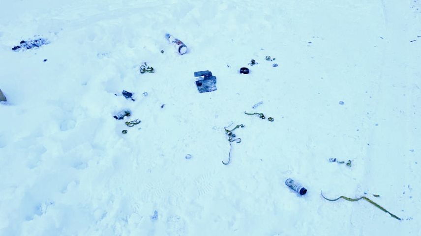 Müll im Schnee am 1. Januar ist eine der weniger schönen Folgen von Feuerwerk. Foto: Andrea Gutgsell