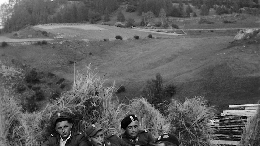 Bolek Kozakiewicz hat seine Kollegen - polnische Internierte - während der Arbeitseinsätze in Tarasp fotografiert. Foto: Bolek Kozakiewicz