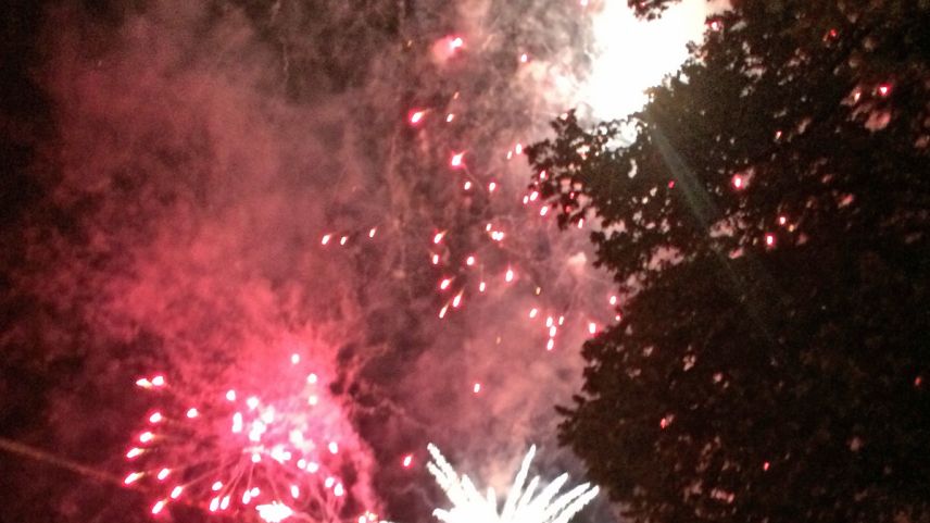 Occasiun da laschar ir raketas daja adüna. Però la glieud dess esser consciainta dals privels da fö, co cha Andri Thom, cumandant dals pumpiers dal cumün da Zernez, appellescha. La costa suot ün hotel a Brail ha cumanzà ad arder dürant il Silvester/Büman 