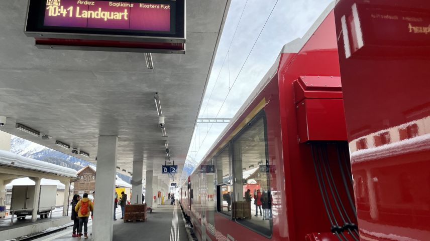 Ab 11. März müssen Reisende von Scuol nach Landquart den Zug nach Pontresina nehmen und in Sagliains umsteigen. Foto: Fadrina Hofmann