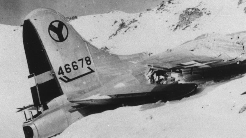 Der abgestürzte Flieger in der Val S-charl. Foto: Archiv Festungsmuseum Crestawald