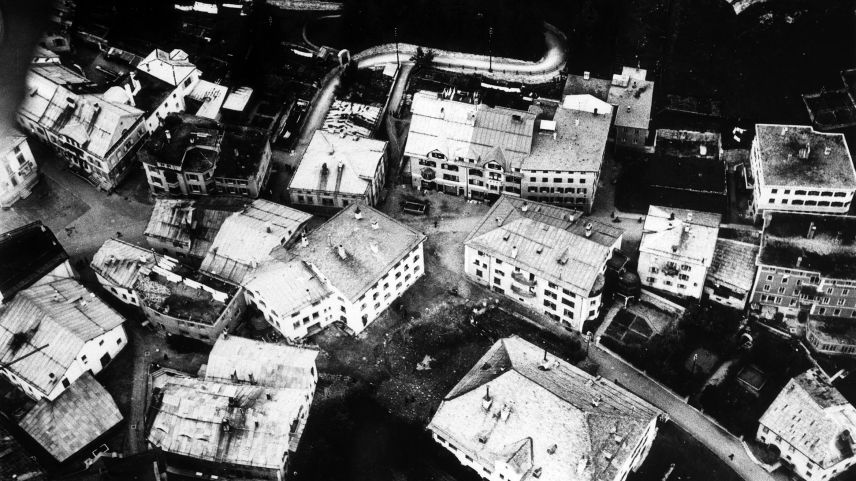 Spuren der Verwüstung im Dorfkern von Samedan. Foto: Archiv Festungsmuseum Crestawald
