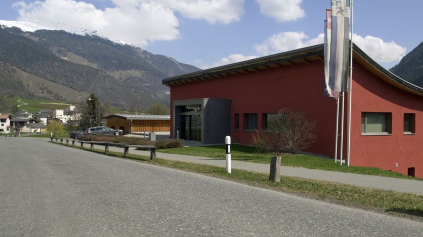 120 persunas han suottascrit il referendum cunter ils progets La Sassa/pendicularas Minschuns. (fotografia: Nicolo Bass)