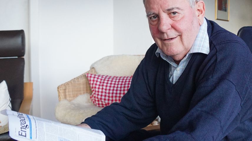 Jon Manatschal ho do aunz 20 ans ün telefon al editur Walter Urs Gammeter ed intimo a quel da piglier per mauns il futur da la pressa rumauntscha in Engiadina (fotografia: Jon Duschletta).