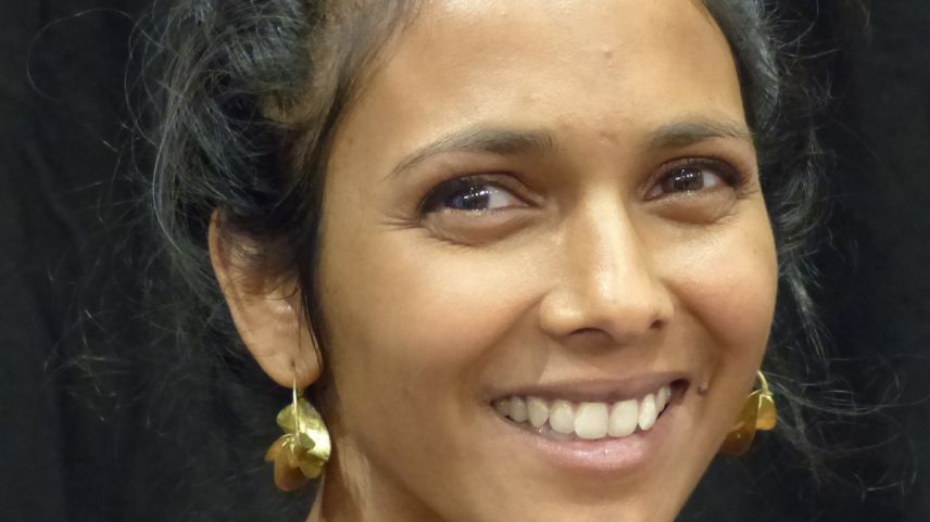 Gianna Olinda Cadonau ha preschantà d’incuort seis prüm cudesch da poesias (fotografia: Flurin Andry).