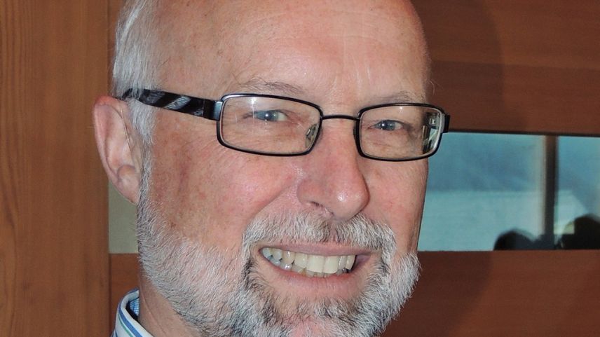 Jürg Goll ha referi davart l’art culturala da la Clostra Son Jon a Müstair (fotografia: Benedict Stecher).