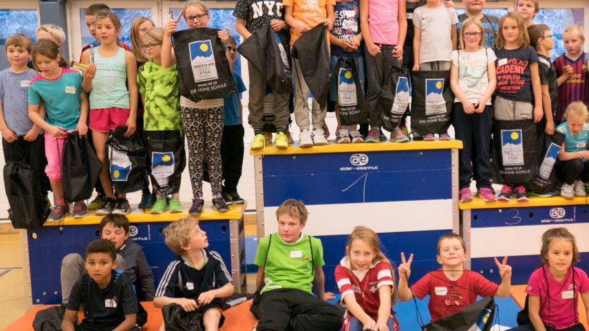 Ils uffants han absolt ün parcuors tras la scoula cul motto «giovar – esser creativ – as mouver – experimentar» (fotografia: mad).