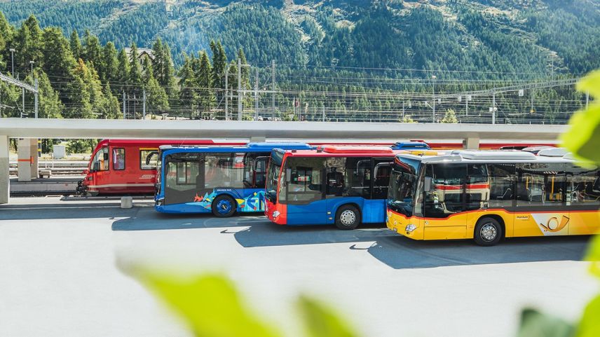Bus statt Bahn auf der Berninastrecke. Foto: RhB
