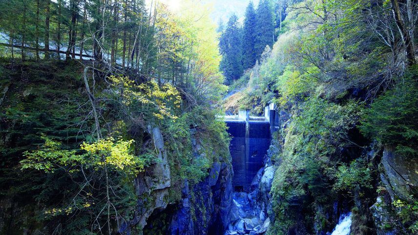 Die Wasserfassung in der Val Bondasca vor 2017. Nach dem verheerenden Bergsturz wurde sie komplett verschüttet. 
Foto: EWZ/Mathias Kunfermann