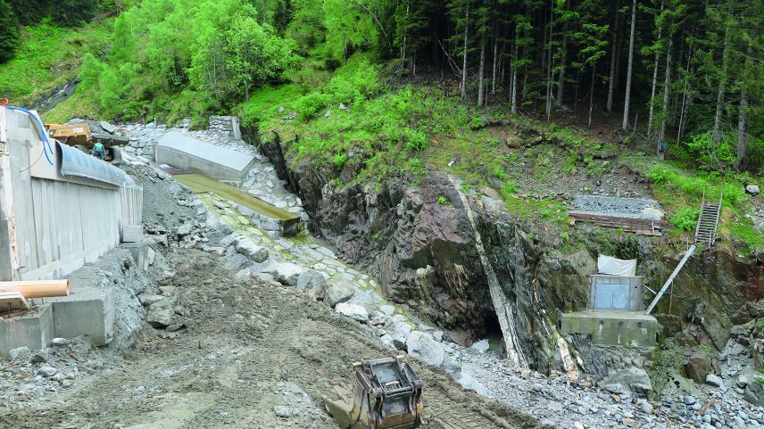 Die neue Wasserfassung in der Val Bondasca ist seit dem ersten Mai wieder in Betrieb. Umgebungsarbeiten sind noch im Gange.   Foto: Thöme Jieziner