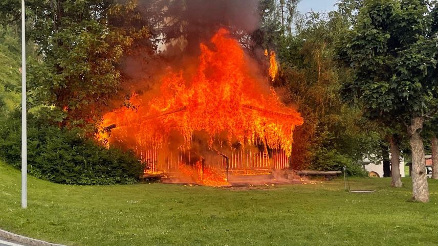 Die Scheune in Vulpera im Vollbrand.