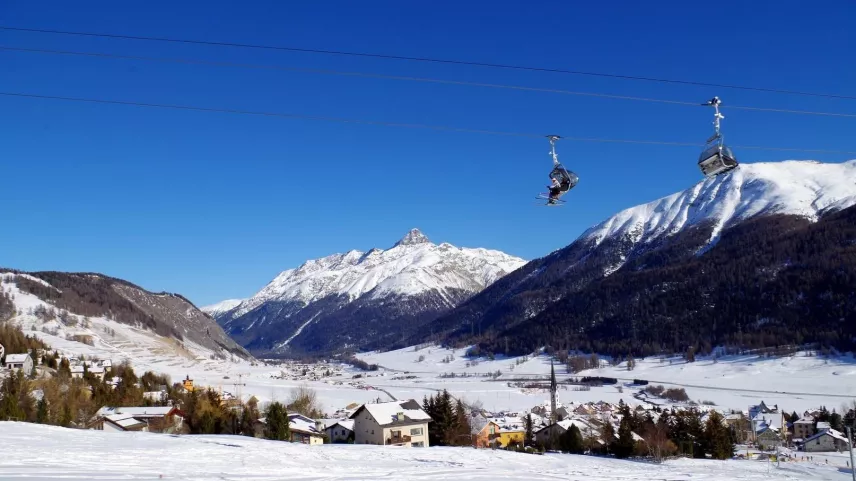 Zuoz investischa inavant in seis territori da skis. fotografia: SSZ AG