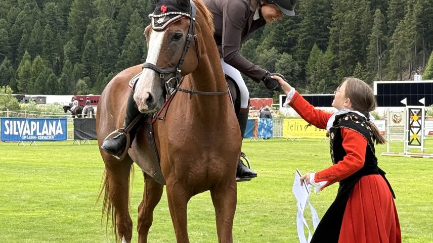 Carmen Spinas darf Gratulationen entgegennehmen. Foto: Fadrina Hofmann