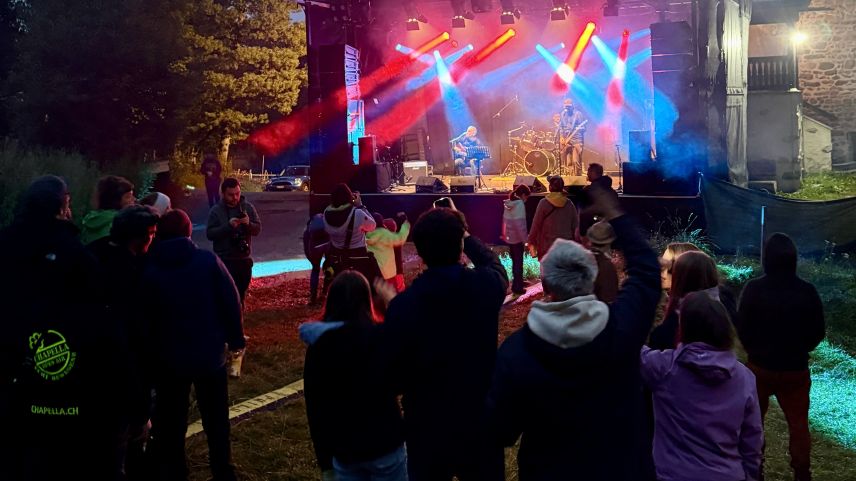 Gute Stimmung trotz Regen und Matsch.  Foto: Fadrina Hofmann