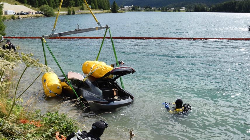 Die Bergungsarbeiten. Foto: Kantonspolizei Graubünden