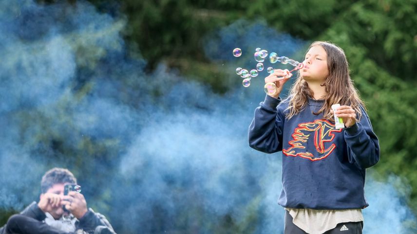 Rund 100 Kinder und Jugendliche waren am Open Air Chapella. Foto: Jon Duschletta