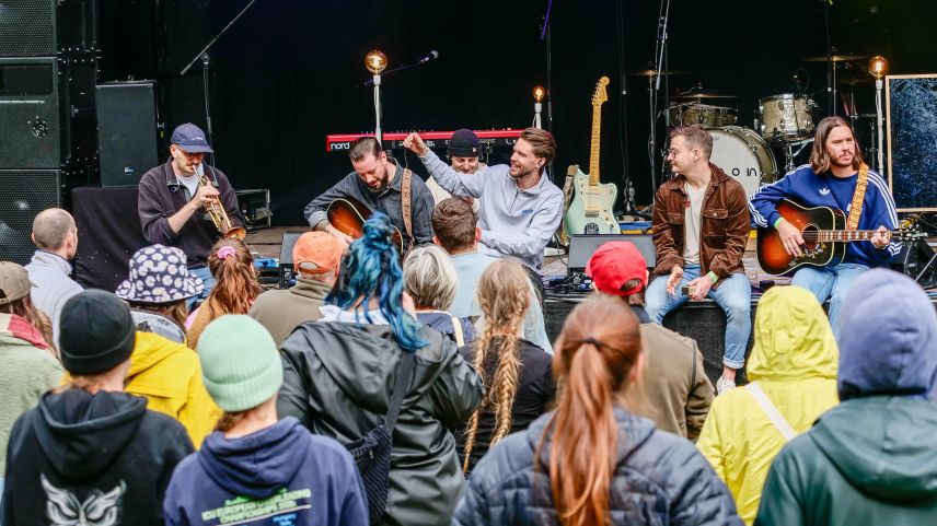 So nahbar sind die Bands (im Bild Lenon) am Open AIr Chapella. Foto: Jon Duschletta