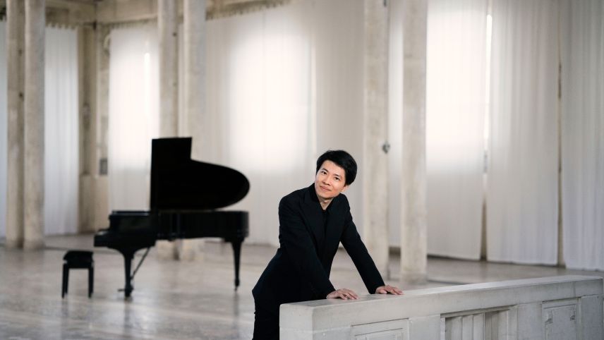 Kit Armstrong ist ein US-amerikanischer Pianist, Organist, Komponist, Wissenschaftler, Mathematiker, KI-Forscher und Universalkünstler. Foto: Marco Borggreve