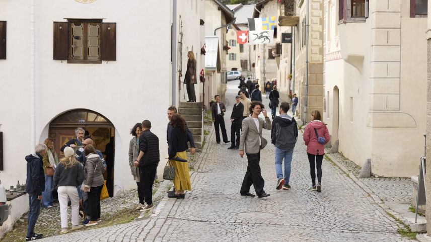 La fracziun dad Ardez es statta la prüma sonda d’avuost il «hotspot» per la scena  d’art contemporana (fotografia: Michael Steiner).