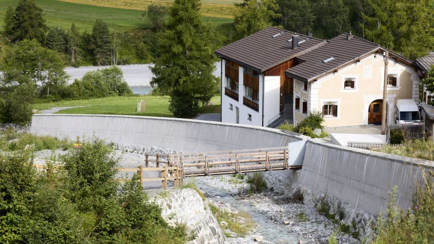 Üna punt da lain ha davo l’evenimaint elementar dal 2015 rimplazzà quella da beton a Pradella (fotografia: Michael Steiner).