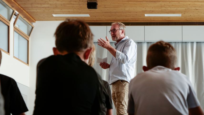 Schulleiter Peter Thiele während seiner Ansprache.