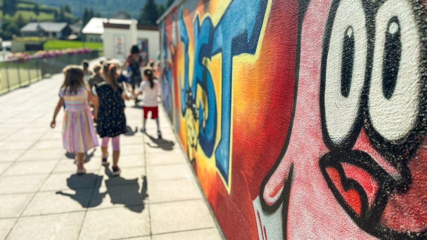 Gemeinsam ins neue Kindergartenjahr an der Gemeindeschule Zernez.