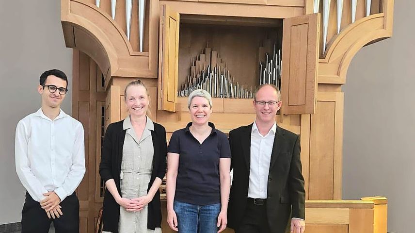 Von links: Lorenzo Distante (Organist), Marie-Ursula Kind (Pfarrerin), Jutta Kneule (Organistin) und Michele Montemurro (Organist und musikalischer Koordinator). Foto: z. Vfg