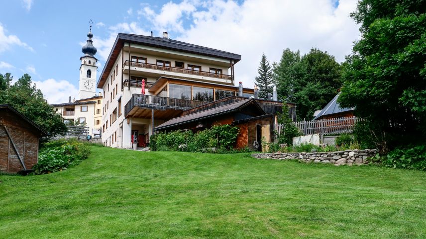 Das Hotel Bellavista in Ftan trägt seinen Namen aus gutem Grund. Der nach Süden ausgerichtete Umschwung bietet den Initianten beste Voraussetzungen für die phasenweise Realisierung ihres Projekts «Bellavita im Bellavista», einer neuen Wohnform fürs Alter.