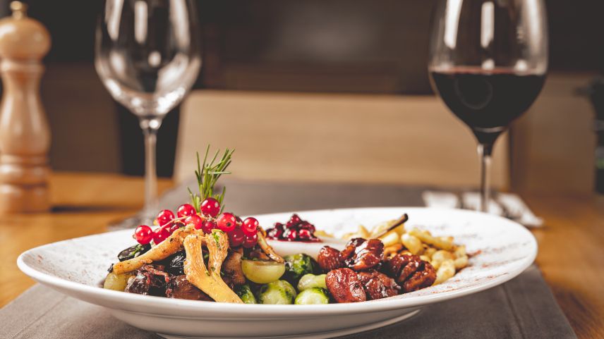 Bis ein Gericht schmackhaft auf dem Teller landet, ist ein langer und verantwortungsvoller Prozess nötig. Foto: Gammeter Media AG