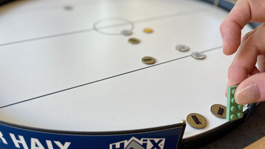 Die Spielmünzen müssen ins Tor. Foto: Fadrina Hofmann