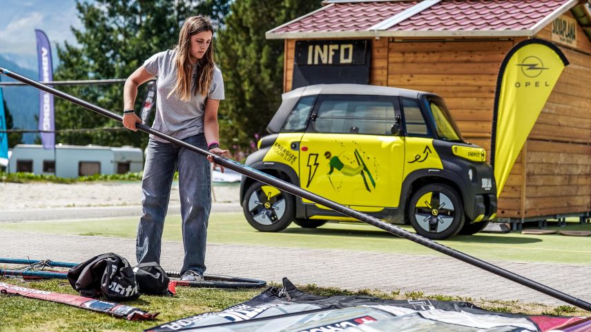 Chloé Huguenin bereitet sich vor. Foto:Engadinwind/Sailing Energy