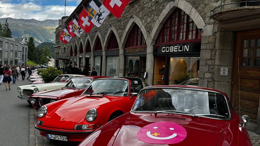 Impressionen der Autoschau an der Via Serlas.  Foto: Ladina Giston