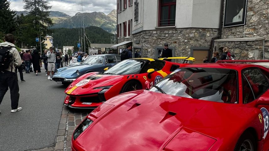 Impressionen der Autoschau an der Via Serlas.  Foto: Ladina Giston