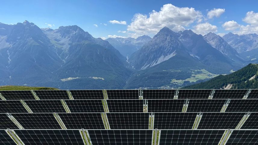 Il proget Scuol Solar sto gnir redimensiunà, perquai chi nun es pussibel da far avuonda masüras da cumpensaziun (visualisaziun: Scuol Solar).