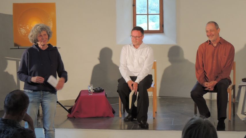 Ils protagonists: Angelika Abderhalden, Richard Schnell e Fritz Nagel (fotografia: Benedict Stecher).