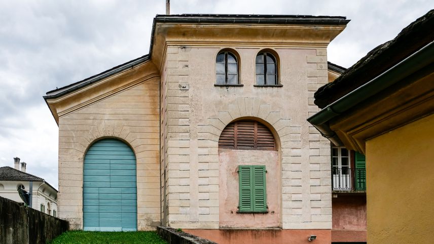 Durch diese rückwärtigen Tore gelangten früher Pferde und Kutschen ins Trockene.