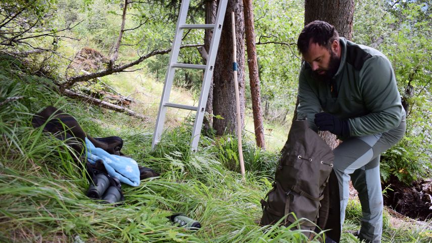 Das aufmerksame Warten und Beobachten sind wesentliche Bestandteile der Jagd.